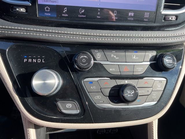 Certified 2023 Chrysler Pacifica Limited image 29