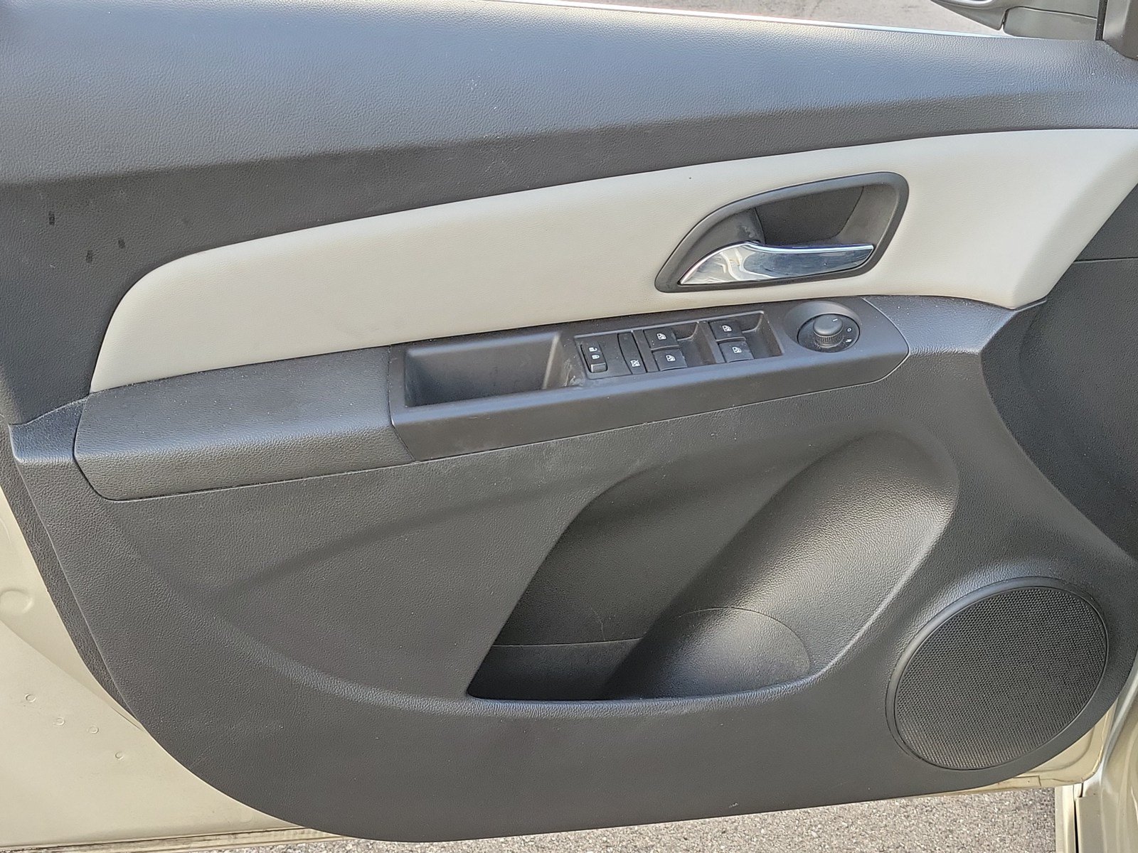 Used 2015 Chevrolet Cruze LT w/ Enhanced Safety Package FWD image 13