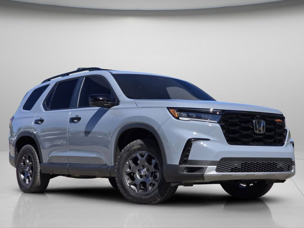 Certified 2024 Honda Pilot TrailSport image 2