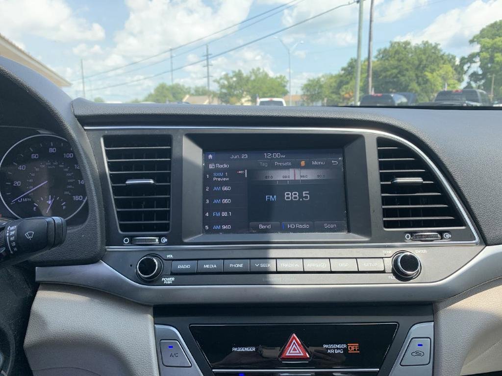 Used 2017 Hyundai Elantra SE image 24