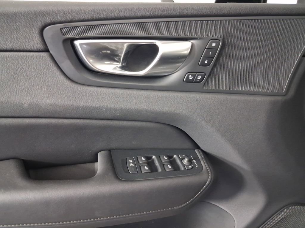 Certified 2025 Volvo XC60 B5 Plus AWD/4WD image 22