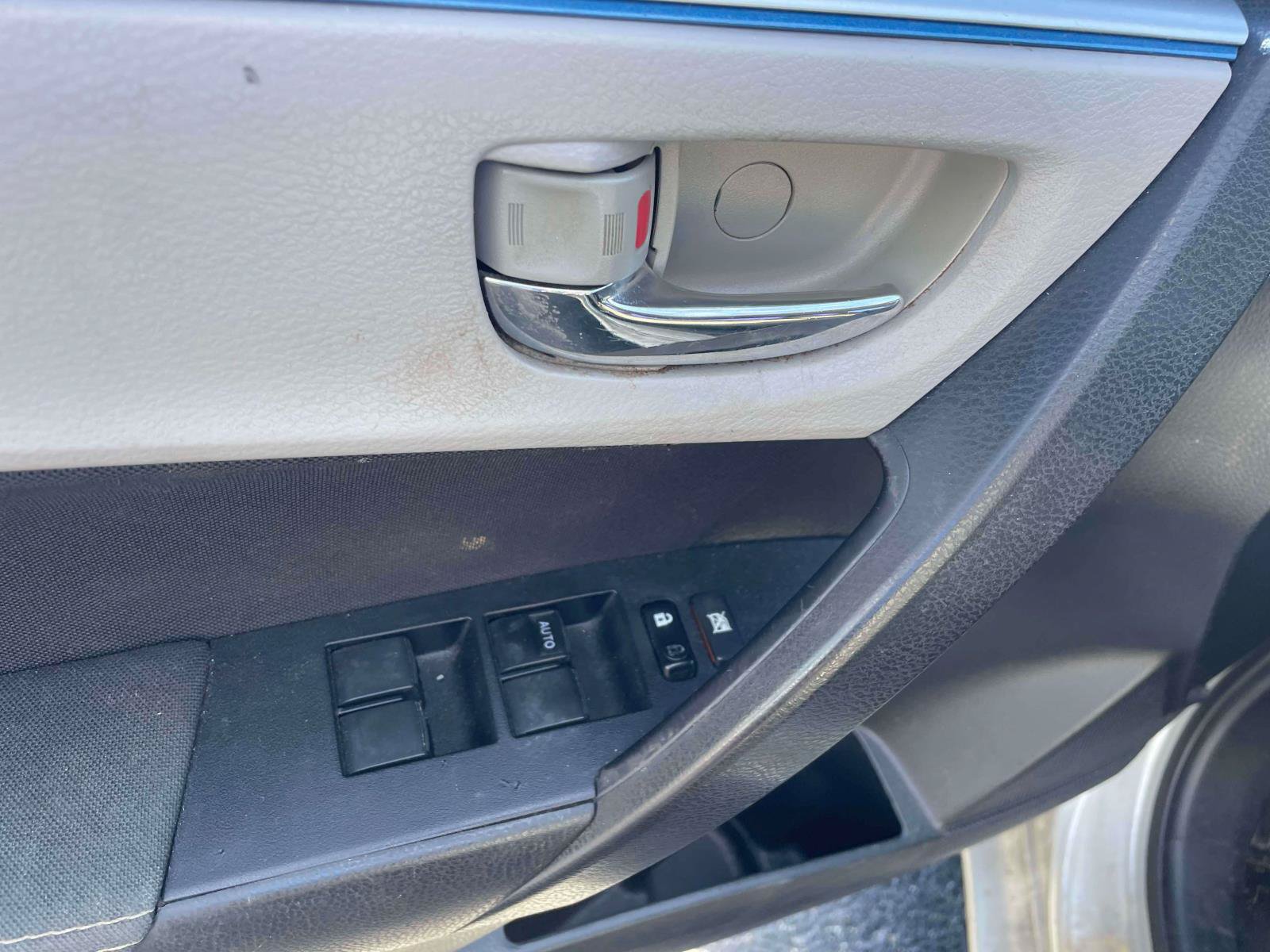 Used 2016 Toyota Corolla LE FWD image 12