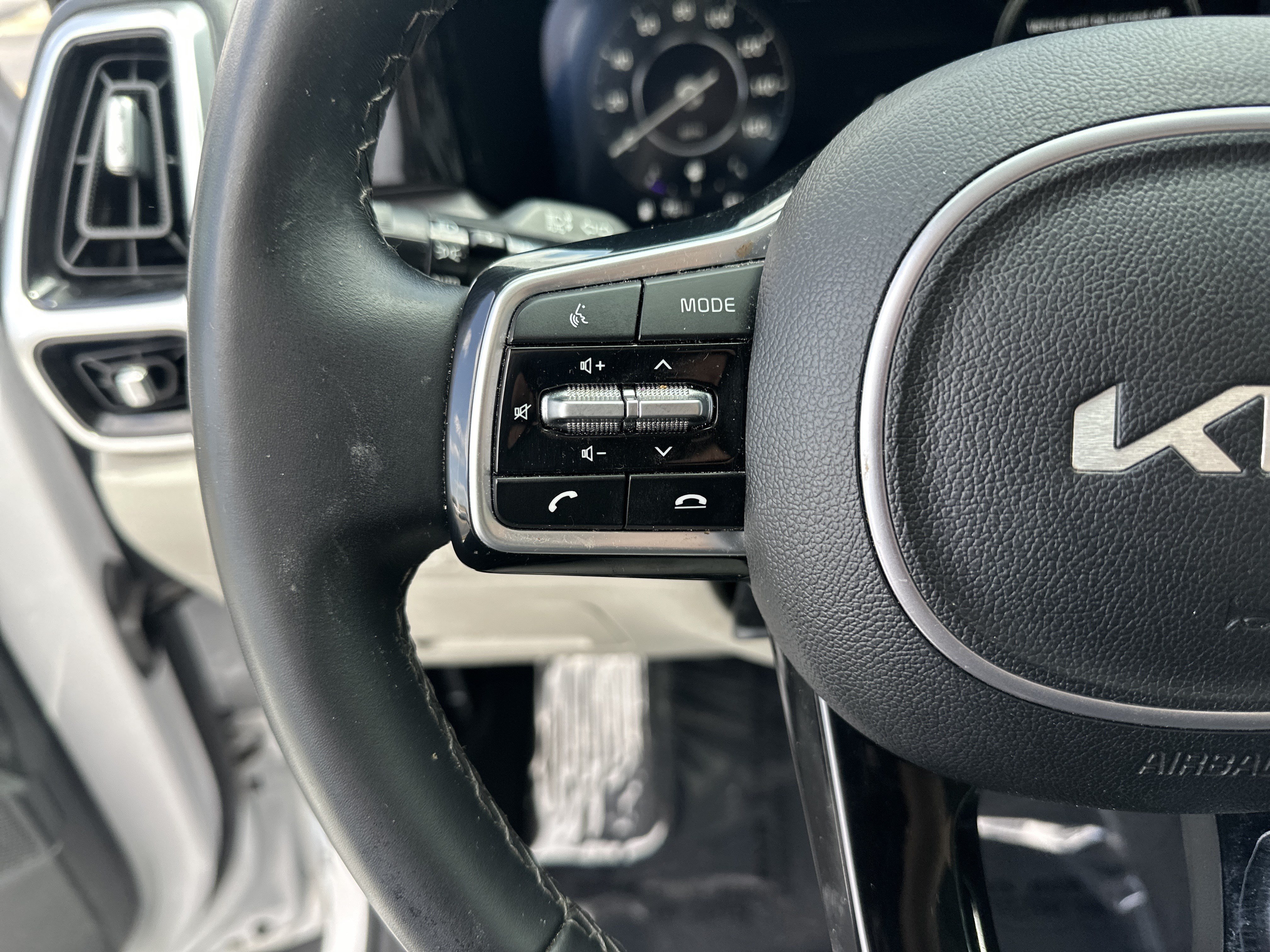 Used 2023 Kia Sorento SX FWD image 19
