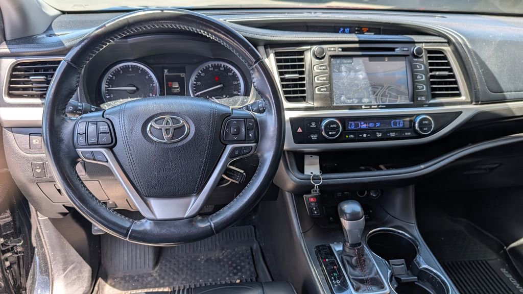 Used 2019 Toyota Highlander SE AWD/4WD image 3