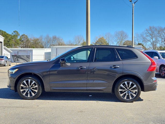 Used 2023 Volvo XC60 B5 Plus image 11