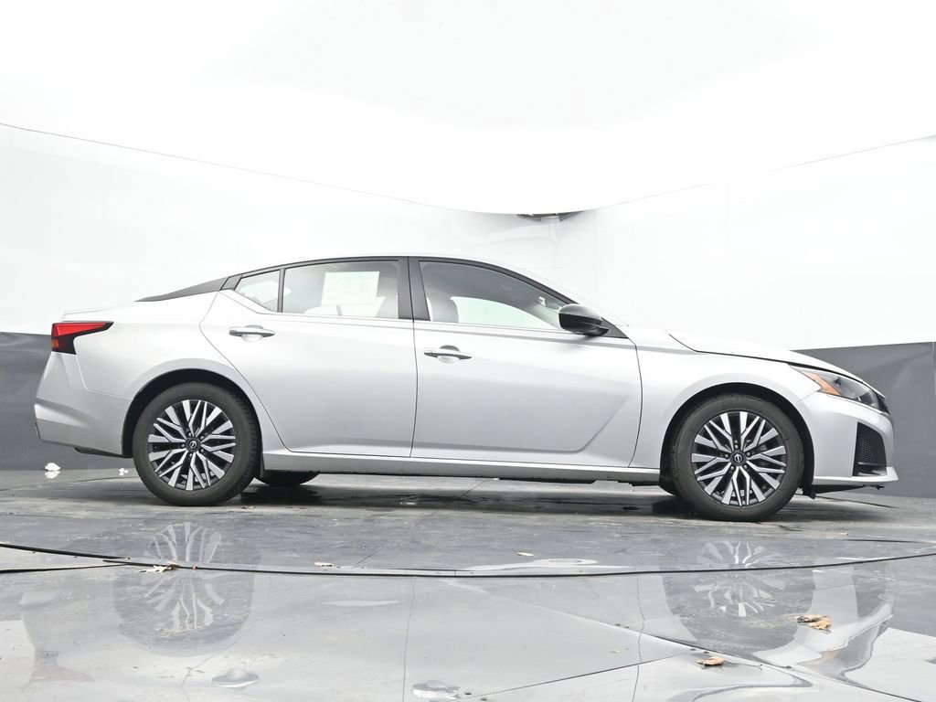 Used 2024 Nissan Altima 2.5 SV FWD image 48
