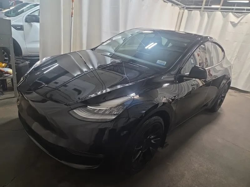Used 2022 Tesla Model Y Long Range AWD/4WD image 1