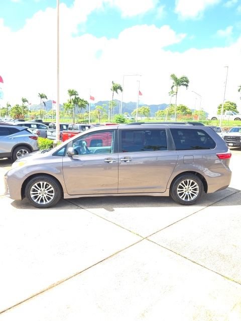 Used 2020 Toyota Sienna FWD image 11