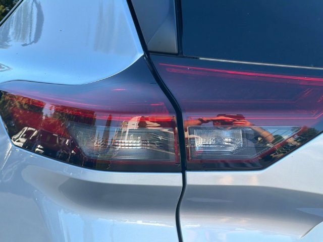 Used 2025 Nissan Rogue SV AWD/4WD image 11