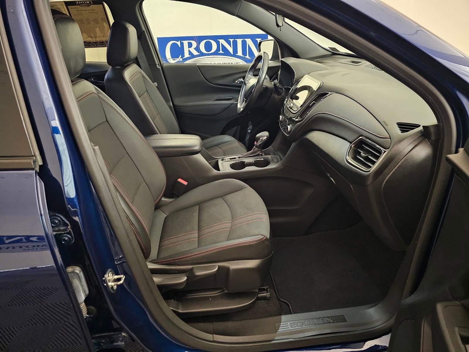 Used 2022 Chevrolet Equinox RS w/ Infotainment Package image 32