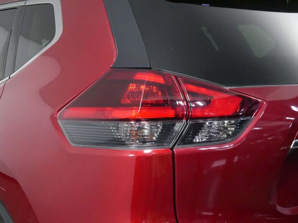 Used 2020 Nissan Rogue SV AWD/4WD image 12