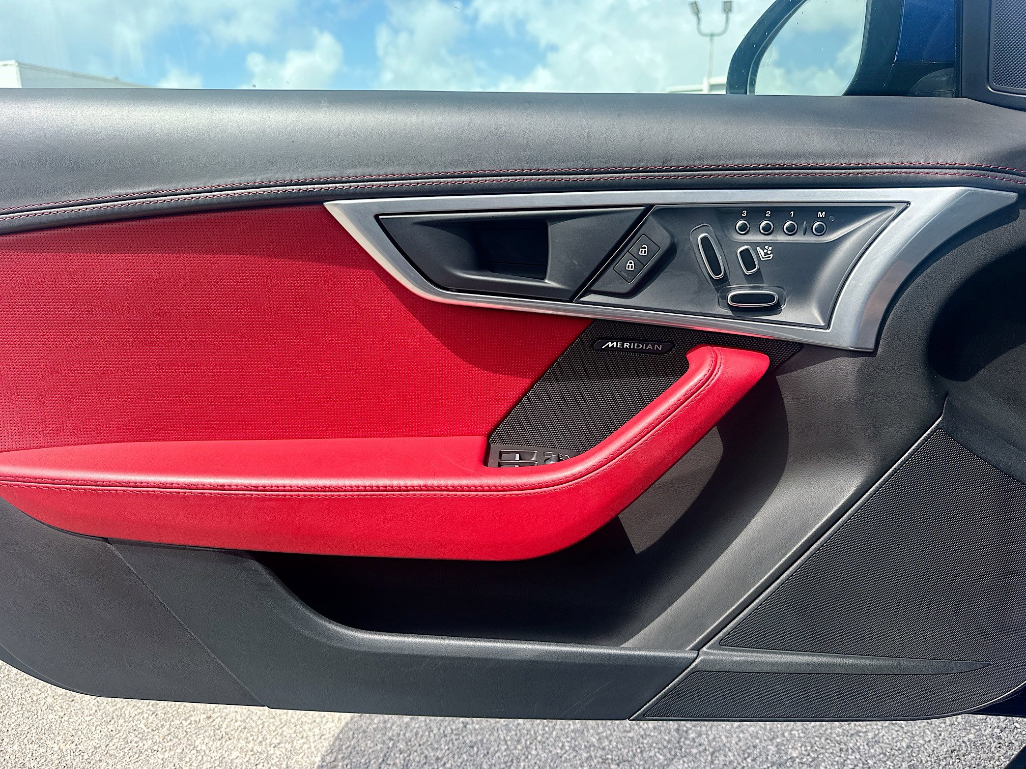 Used 2022 Jaguar F-TYPE Convertible image 21