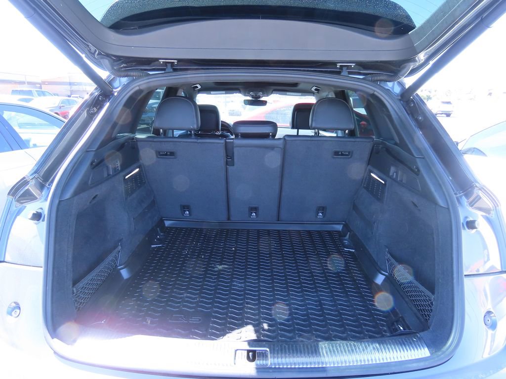 Used 2018 Audi SQ5 Prestige w/ Prestige Package image 12