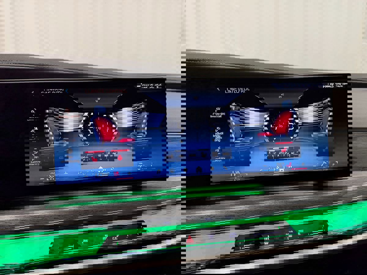 Used 2024 BMW 740i xDrive image 39