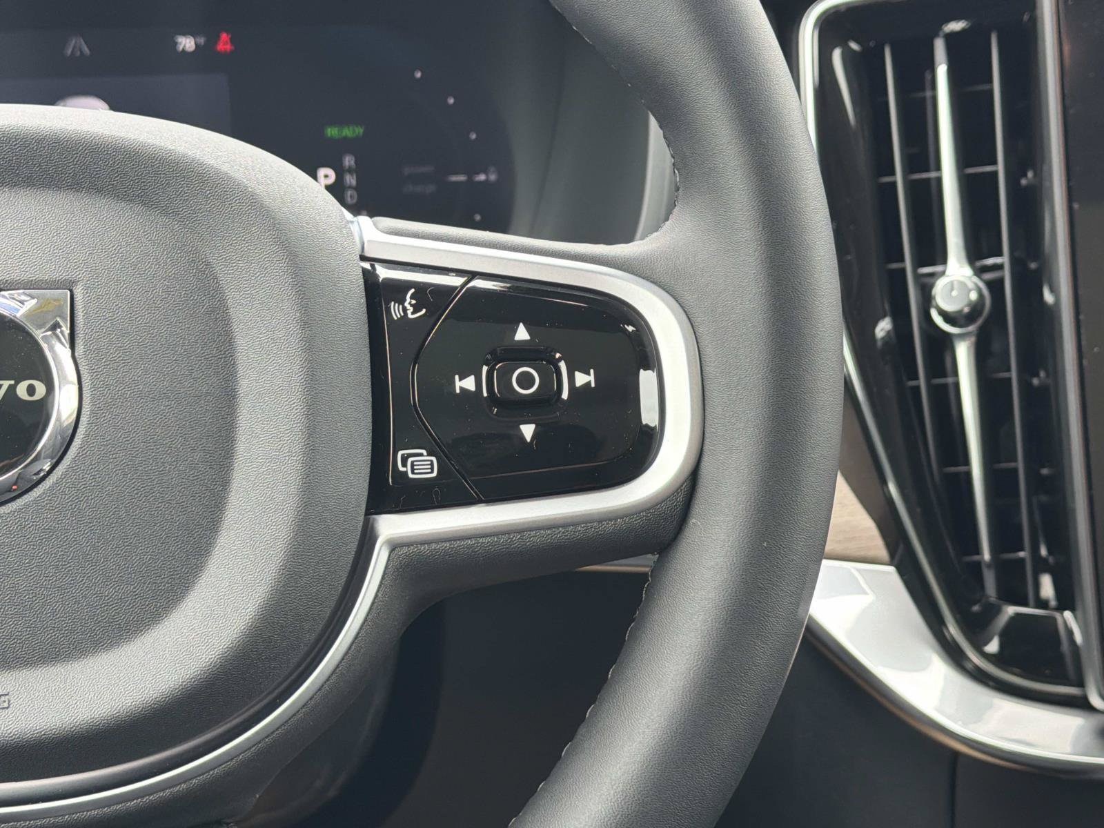 New 2026 Volvo XC90 T8 Plus AWD/4WD image 9