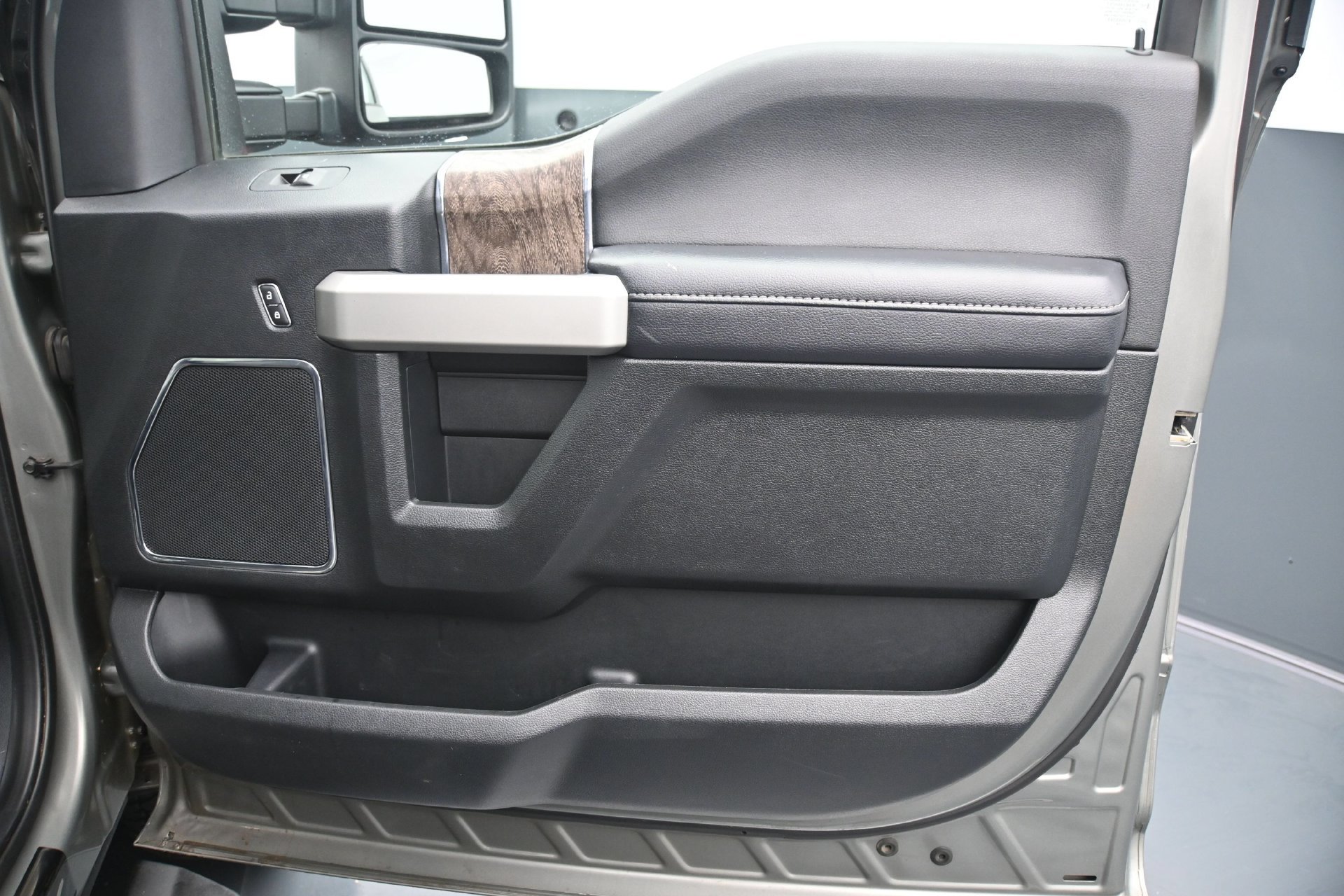 Used 2019 Ford F350 Lariat AWD/4WD image 12