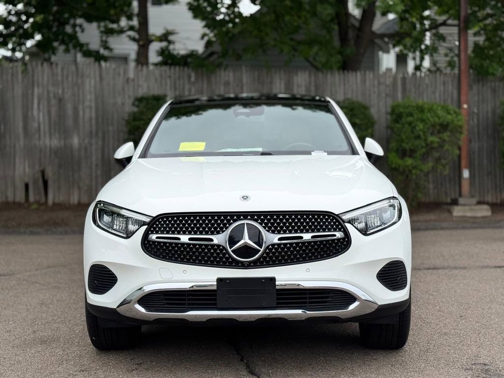 Used 2025 Mercedes-Benz GLC 300 4MATIC image 9