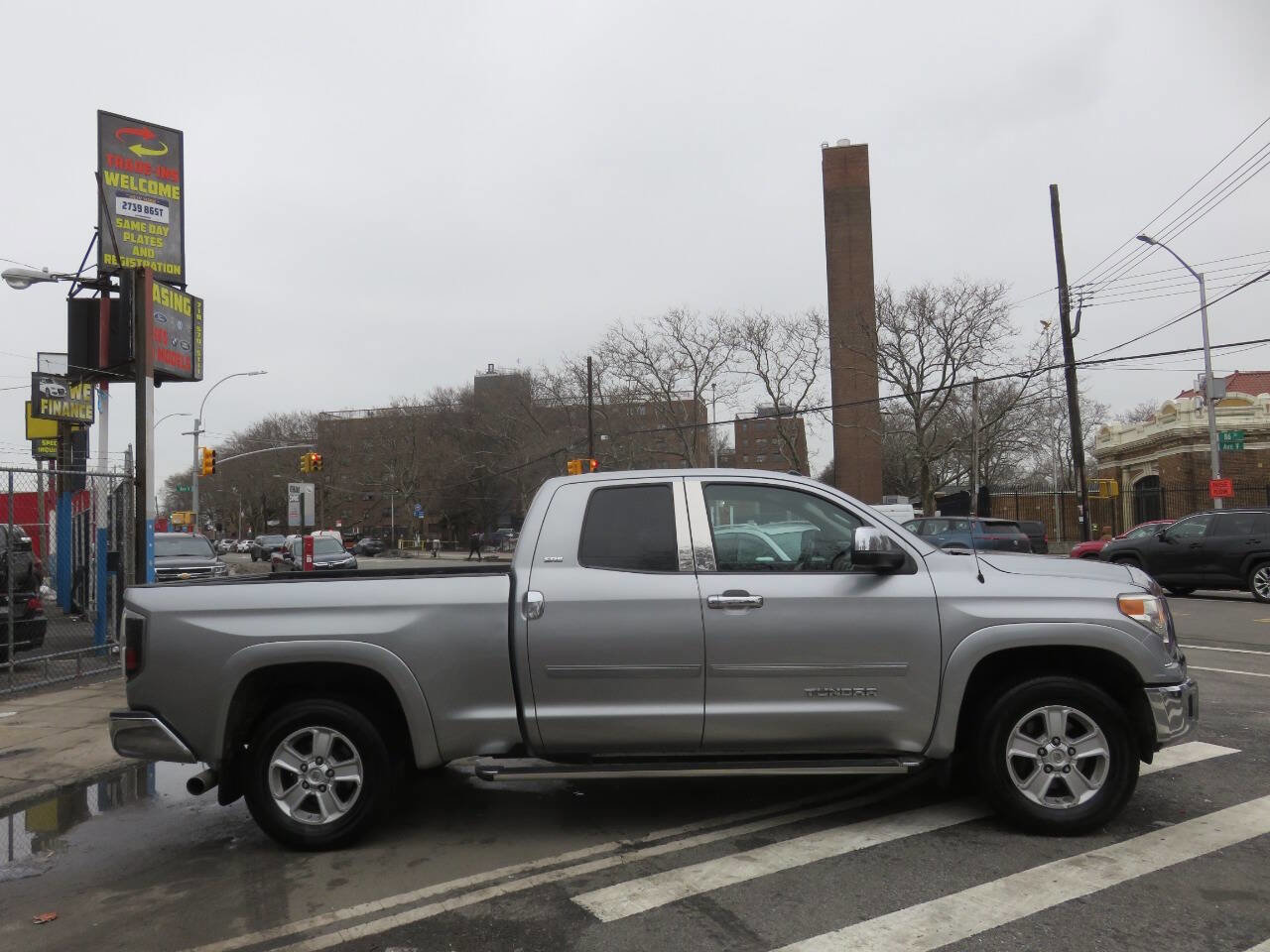 Used 2014 Toyota Tundra SR5 w/ SR5 Upgrade Package AWD/4WD image 8