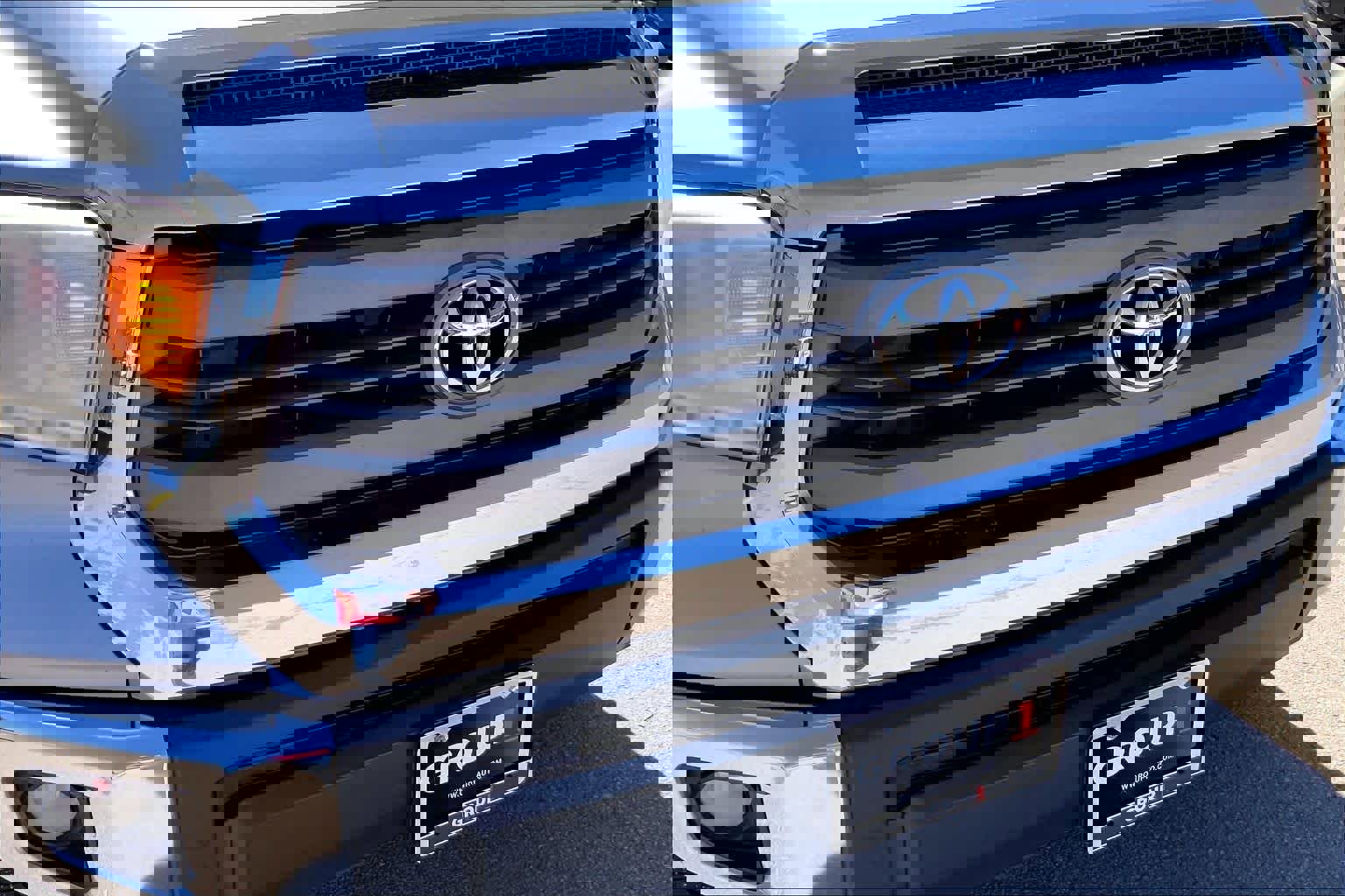 Used 2015 Toyota Tundra SR5 w/ SR5 Upgrade Package image 28