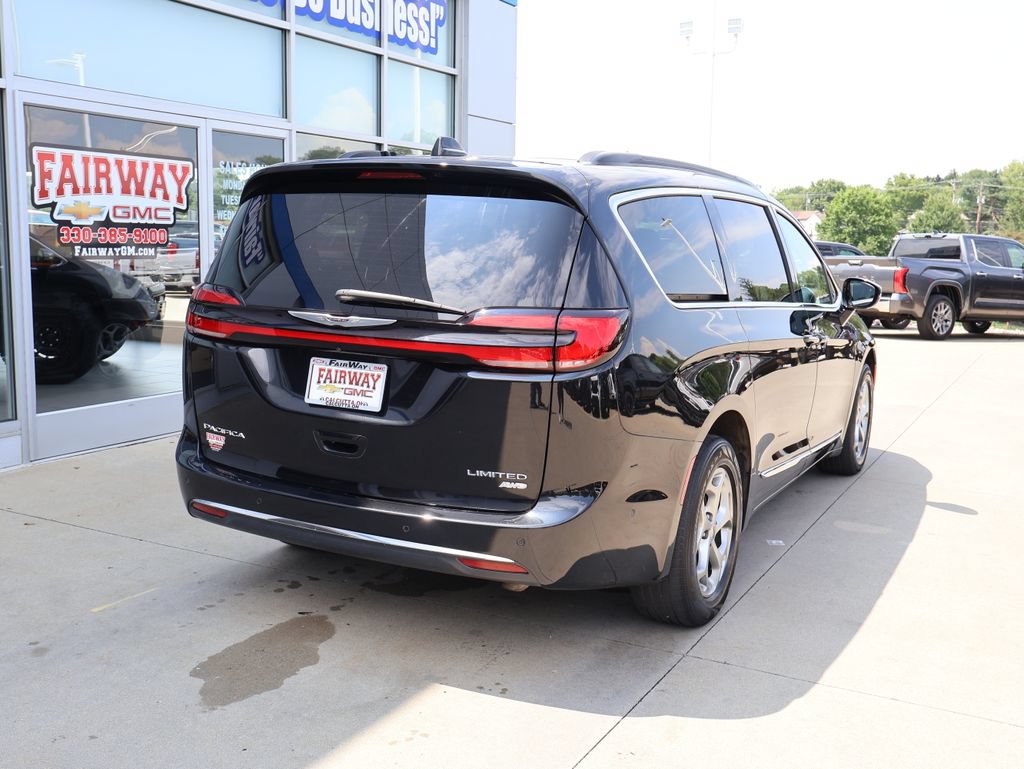 Used 2023 Chrysler Pacifica Limited w/ Uconnect Theater Family Group AWD/4WD image 3