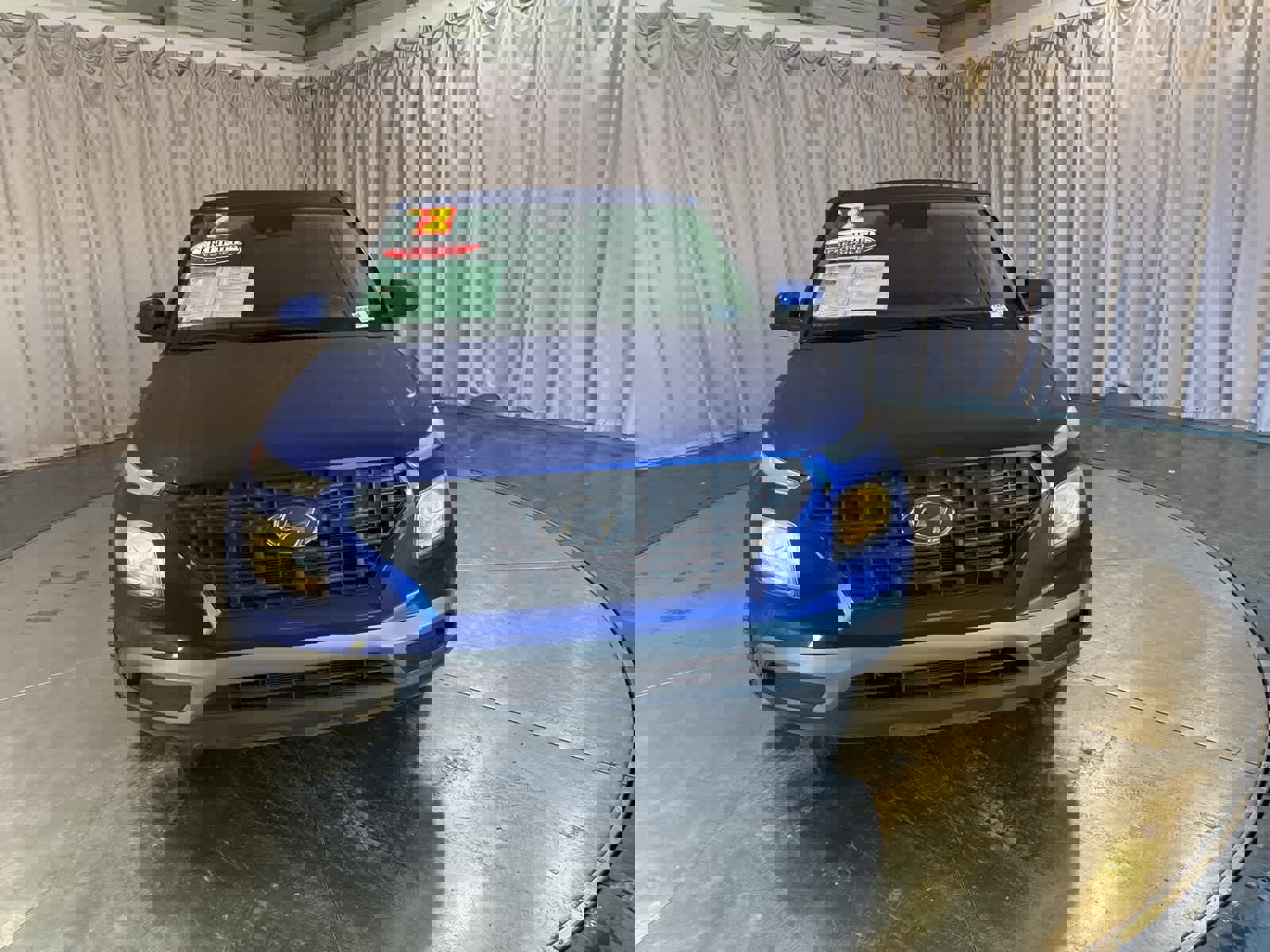 Certified 2022 Hyundai Venue SE image 2