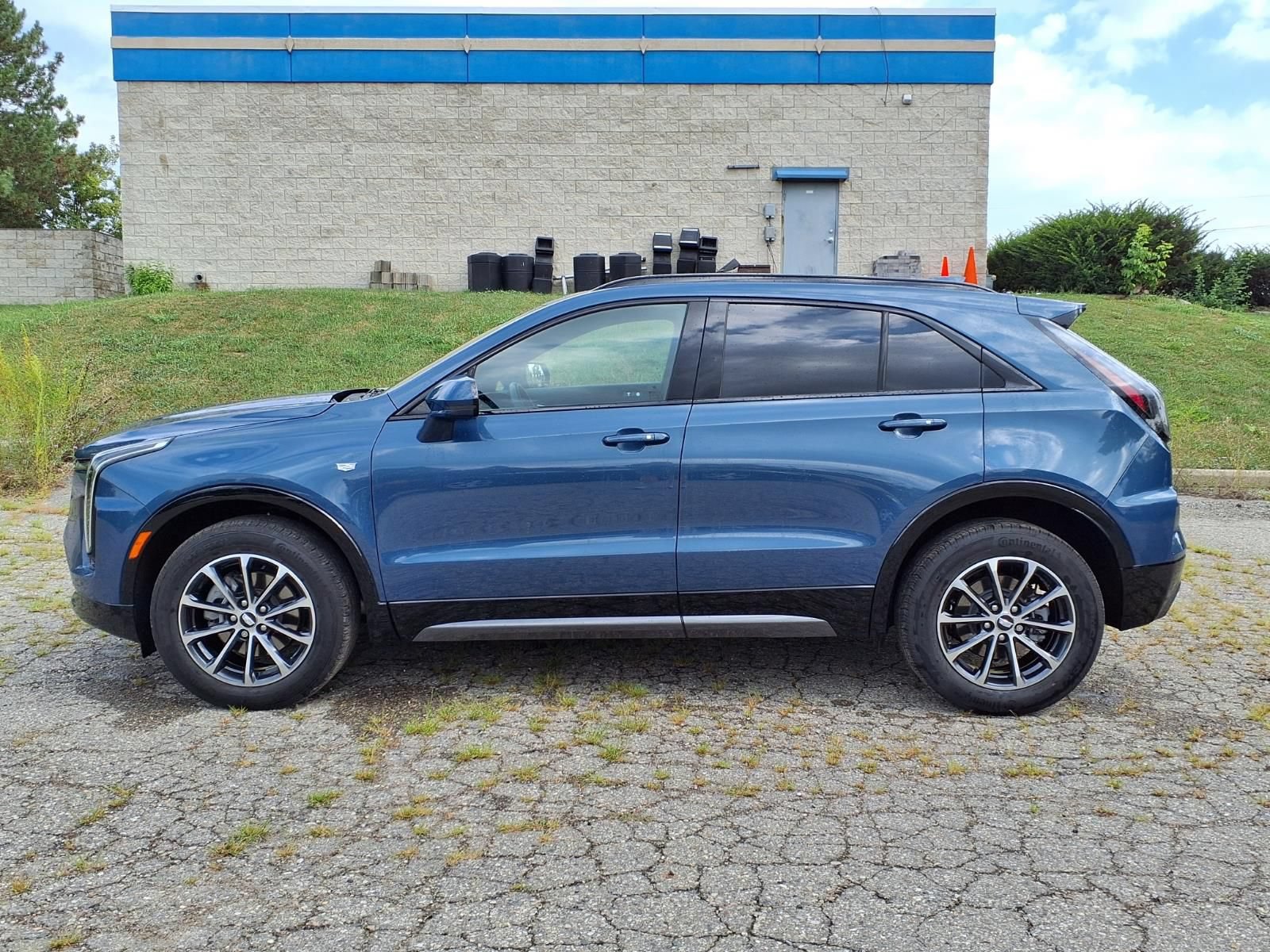 Used 2024 Cadillac XT4 Sport w/ LPO, Floor Liner Package FWD image 8