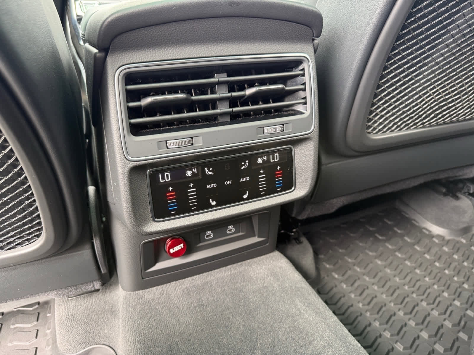 Used 2023 Audi SQ8 Prestige image 15