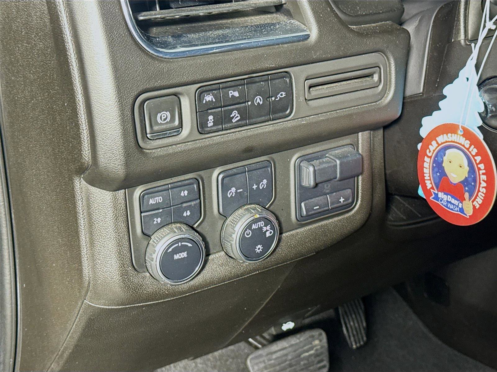 Used 2021 Chevrolet Tahoe Z71 w/ Luxury Package AWD/4WD image 6