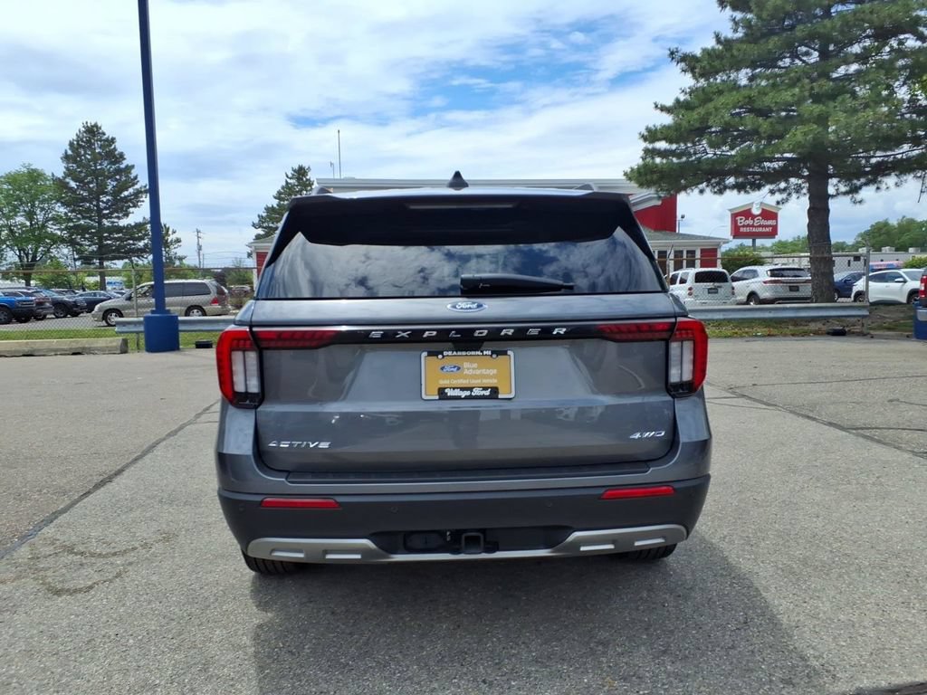 Used 2025 Ford Explorer Active w/ Active Comfort Package AWD/4WD image 8