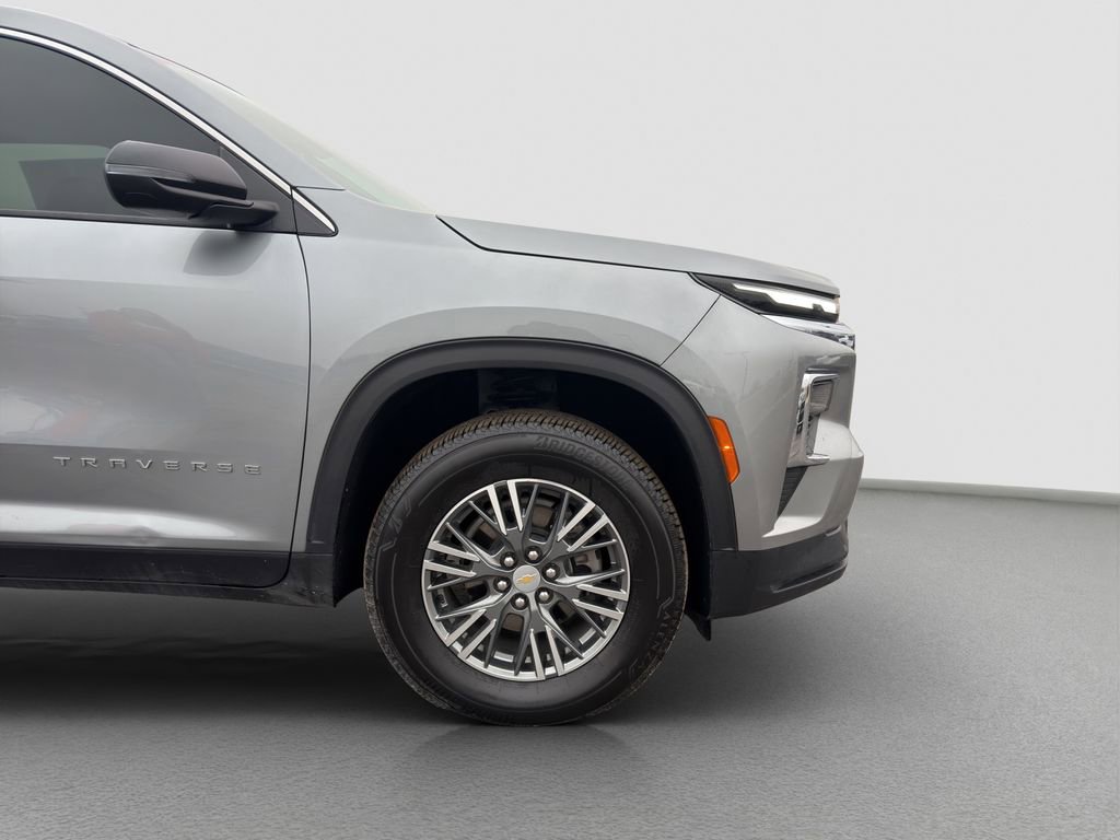 Used 2025 Chevrolet Traverse LT image 23