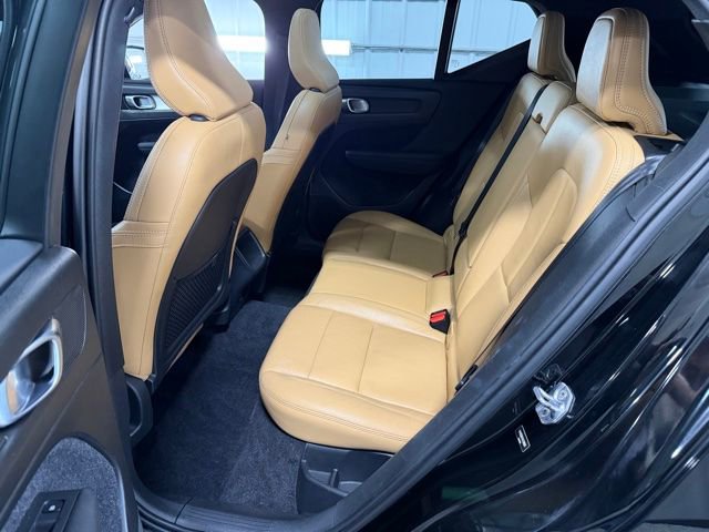 Used 2019 Volvo XC40 T5 Momentum image 11