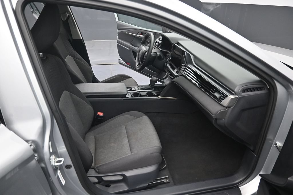 Used 2025 Toyota Camry LE FWD image 31