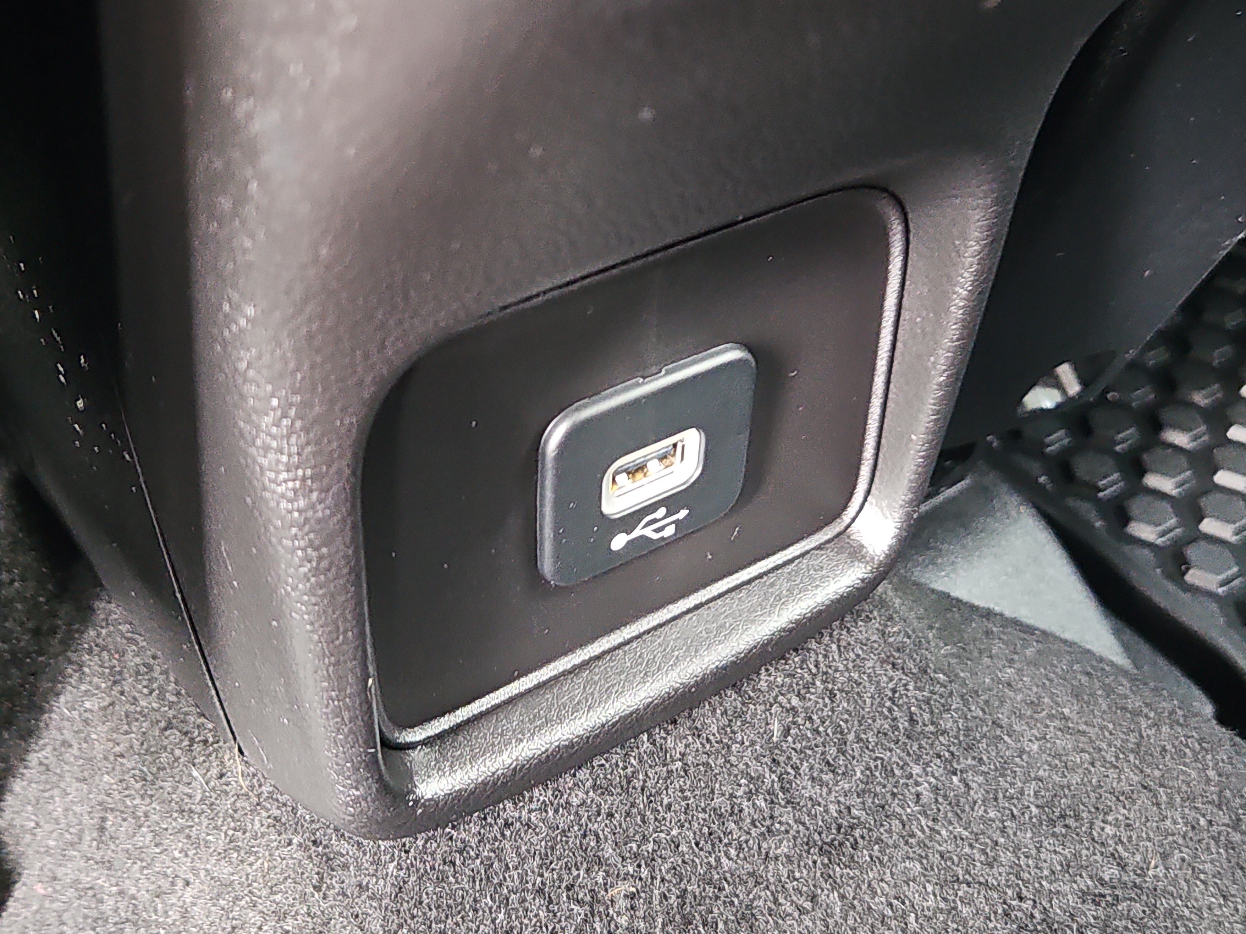 Used 2018 Jeep Compass Latitude w/ Cold Weather Group AWD/4WD image 14