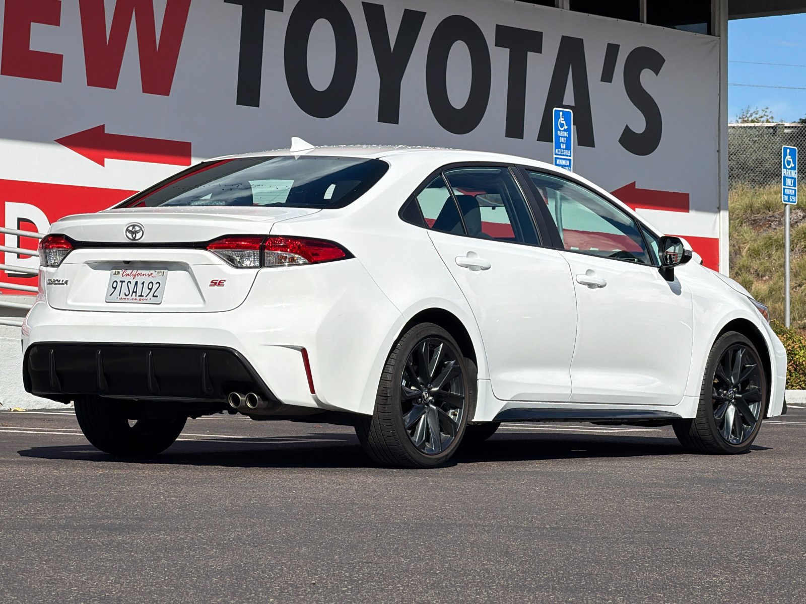 Used 2025 Toyota Corolla SE FWD image 5