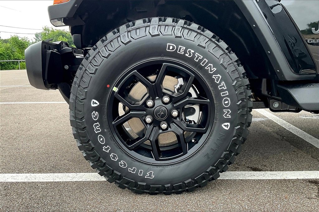 New 2025 Jeep Gladiator Sport image 12