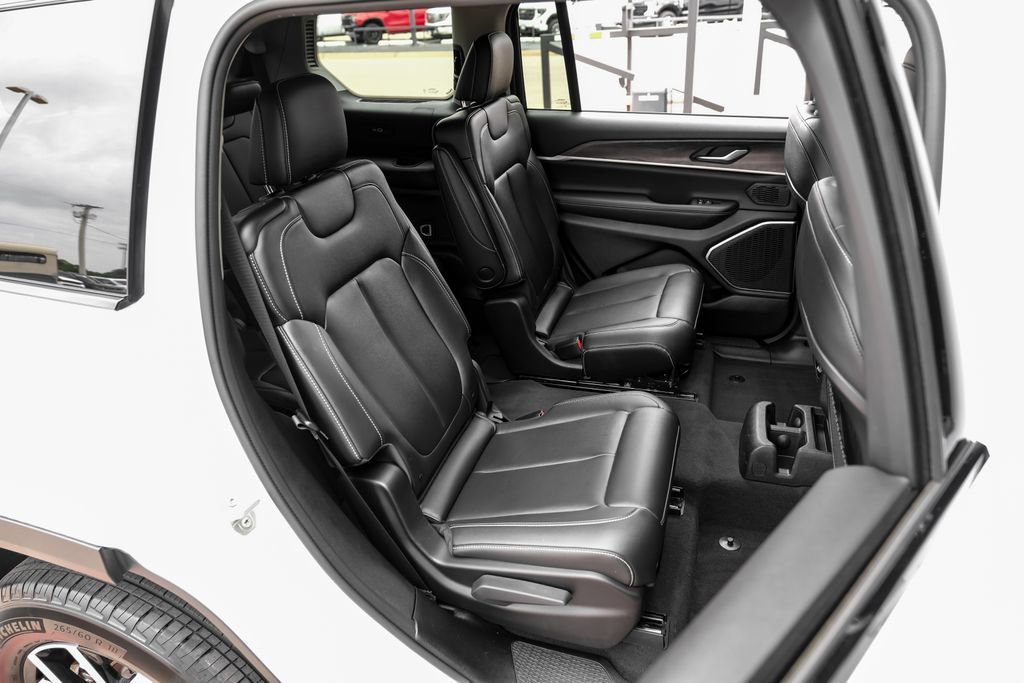Used 2023 Jeep Grand Cherokee L Limited AWD/4WD image 46