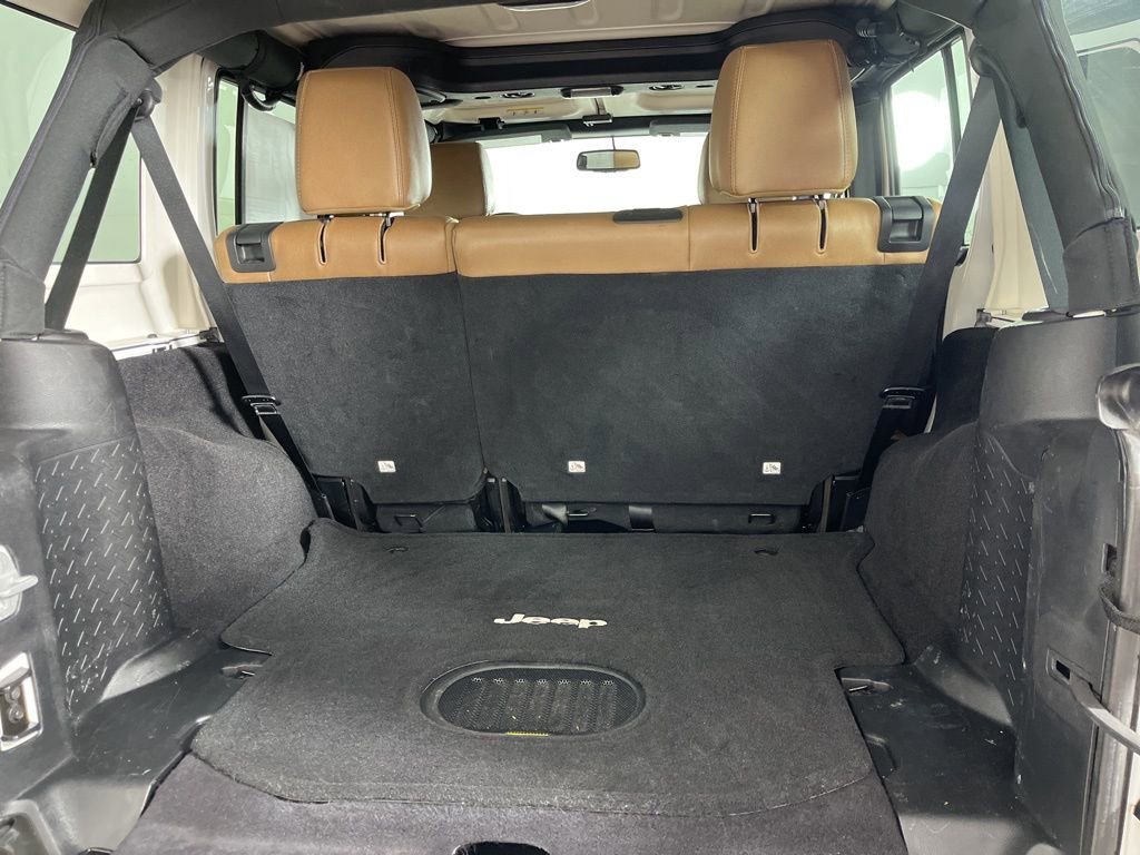 Used 2016 Jeep Wrangler Unlimited Sahara w/ Connectivity Group image 17