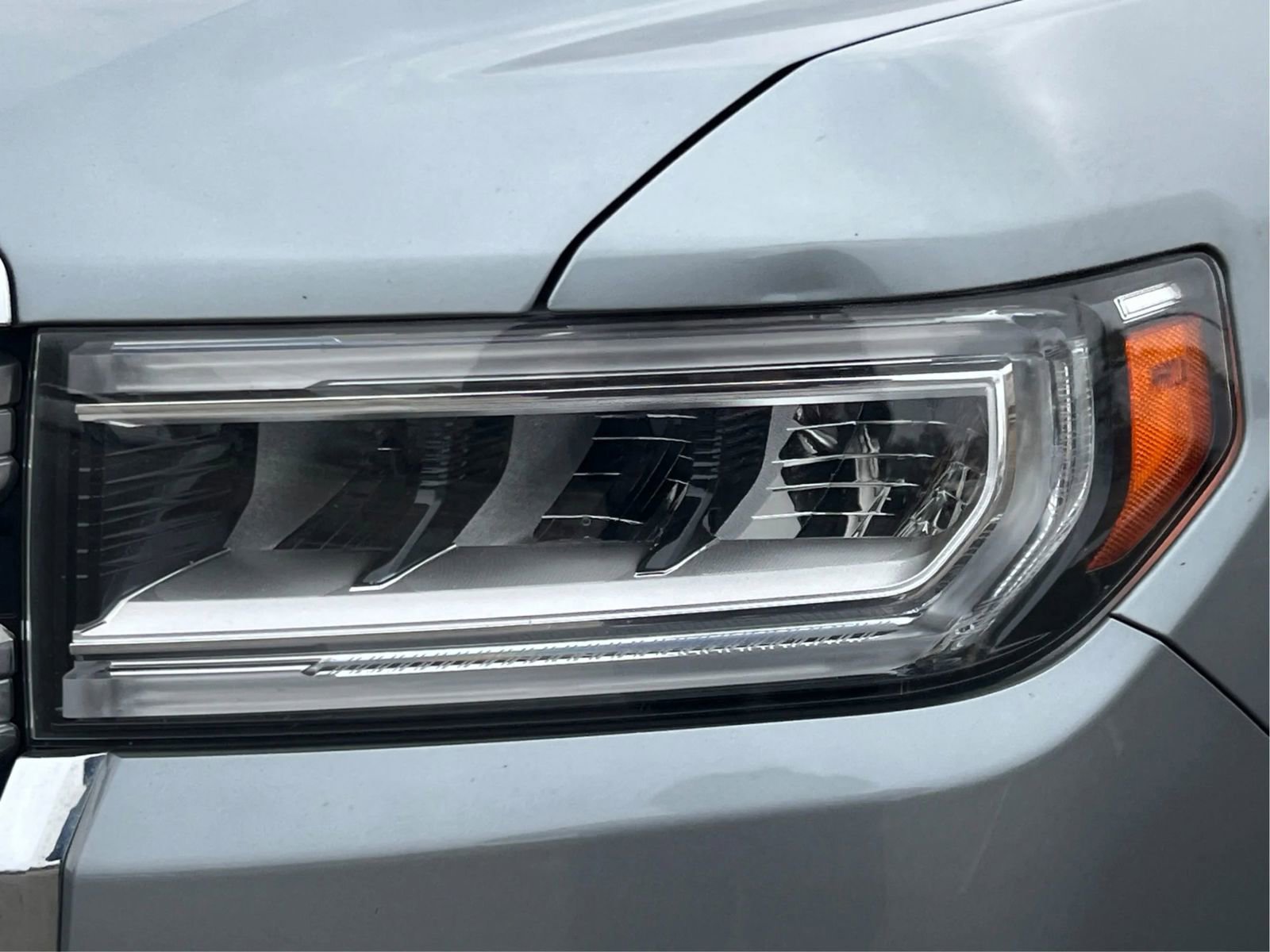 Used 2023 GMC Acadia SLE FWD image 32