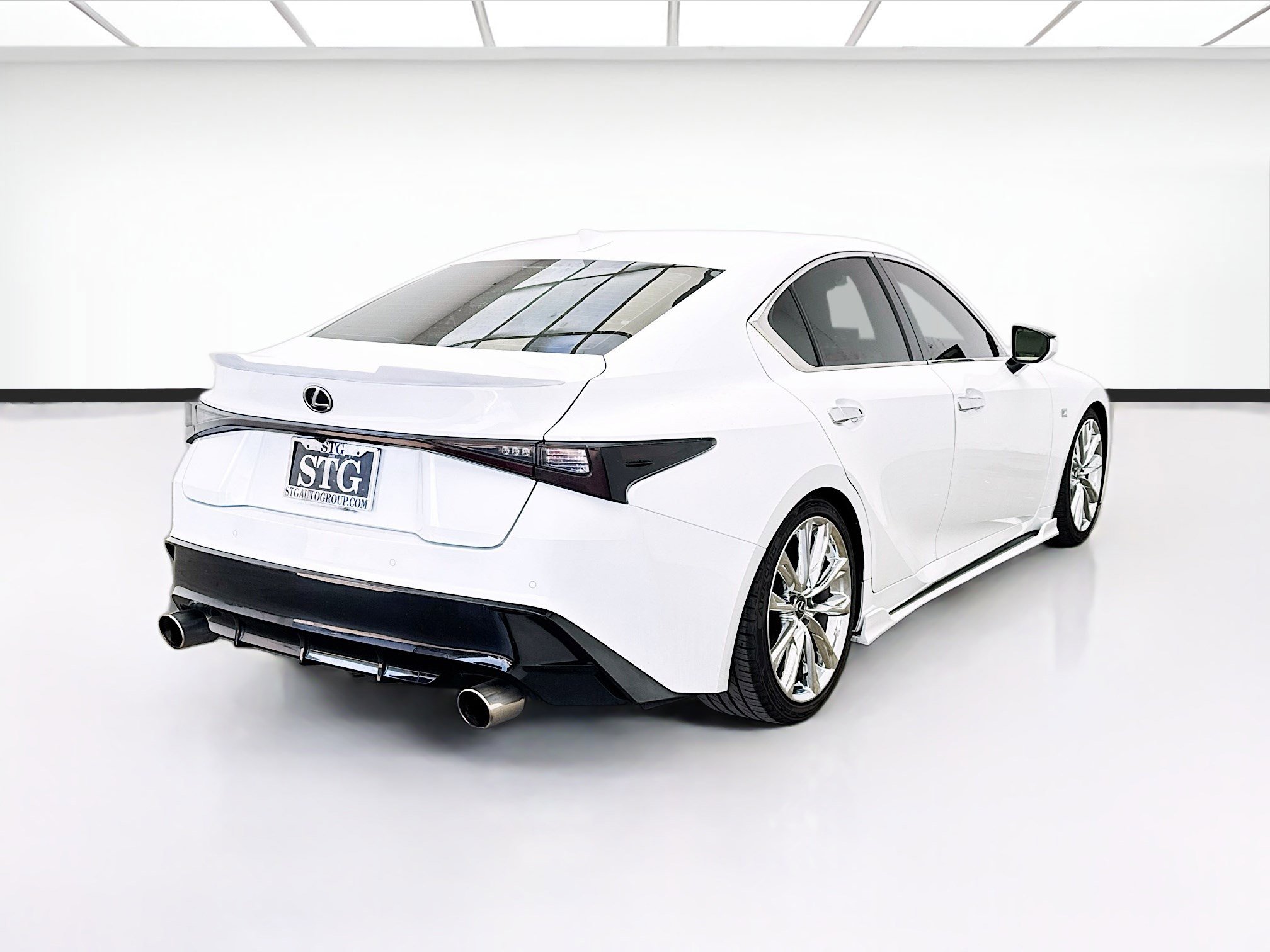 Used 2023 Lexus IS 350 F Sport image 4