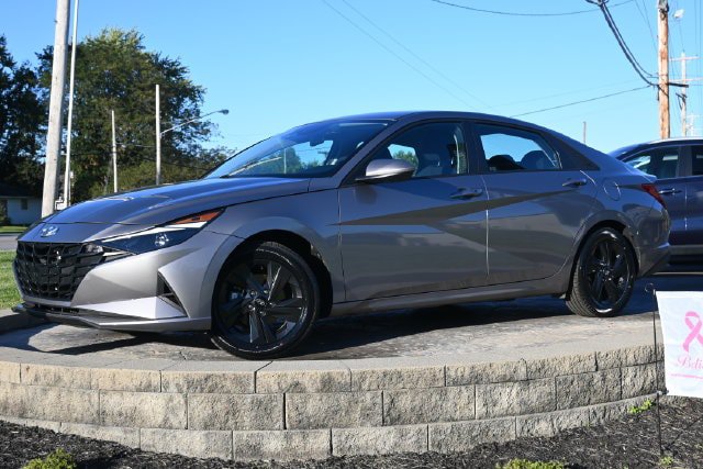 Used 2023 Hyundai Elantra Blue