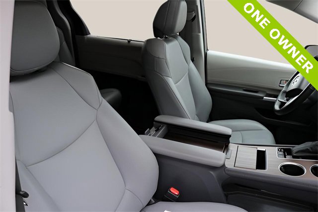 Used 2024 Toyota Sienna XLE image 22