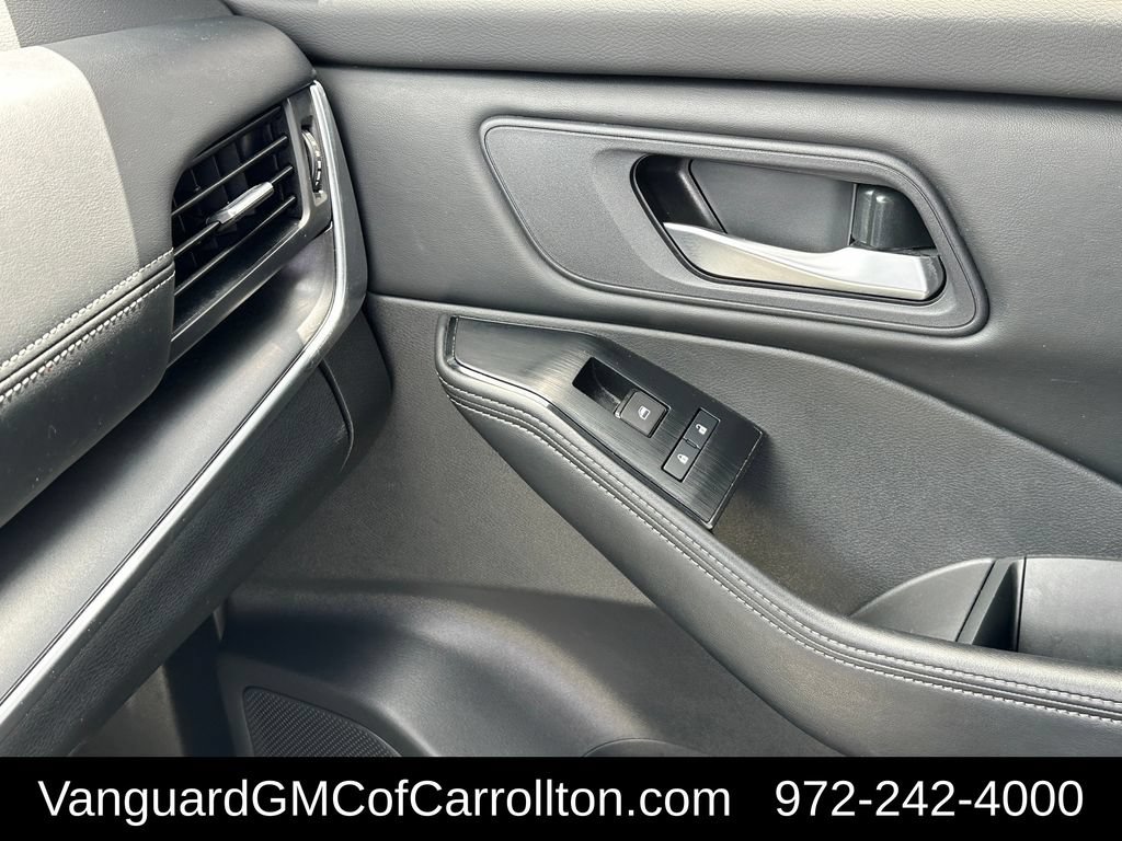 Used 2024 Nissan Rogue SV AWD/4WD image 17