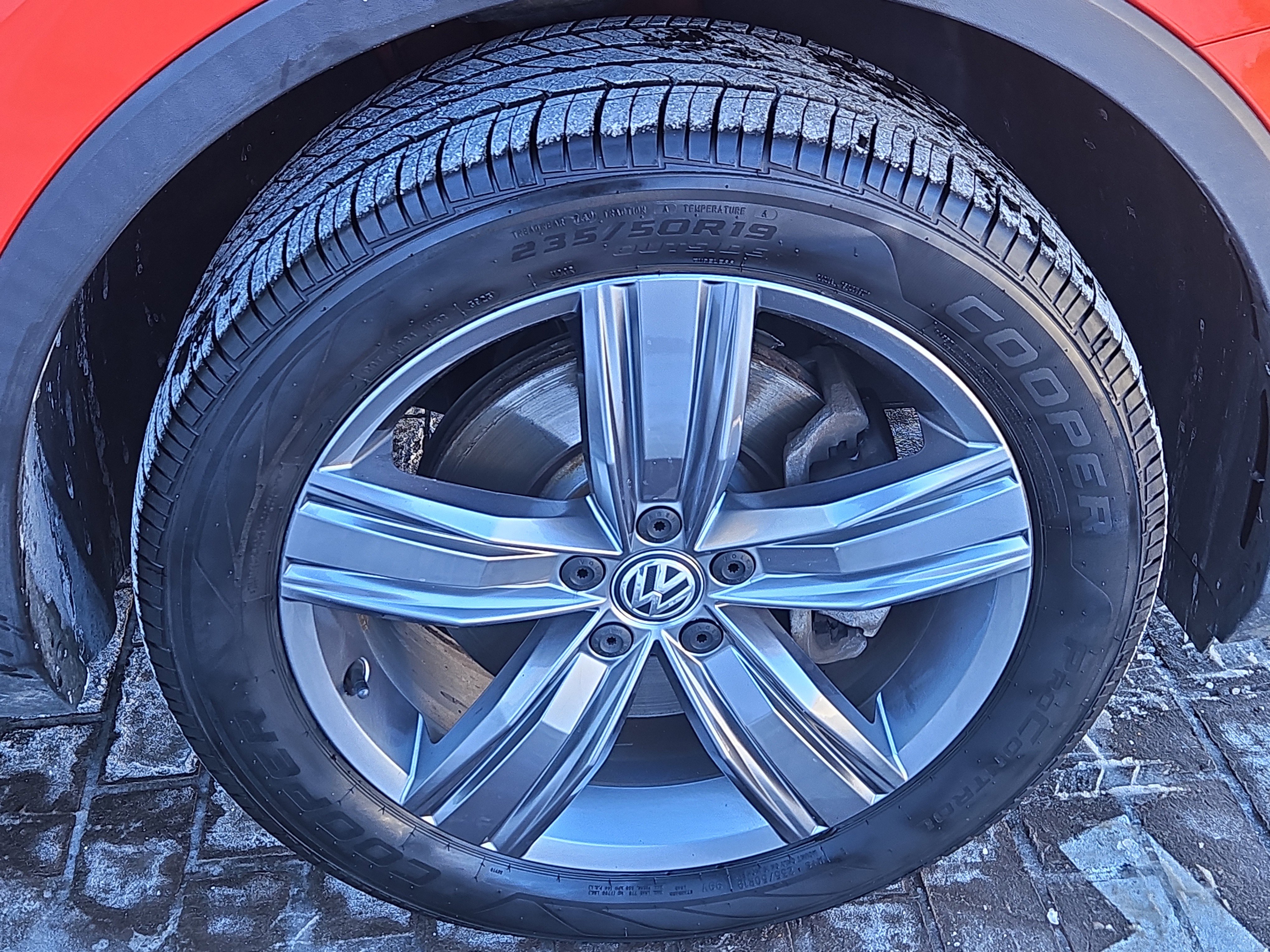 Used 2019 Volkswagen Tiguan SEL Premium image 33