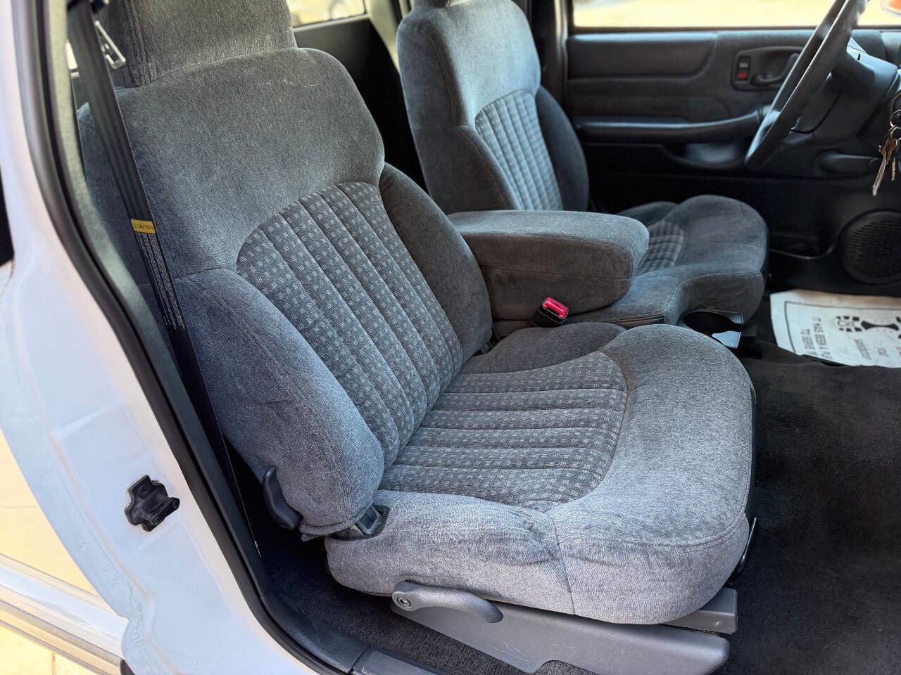 Used 2000 Chevrolet S10 Pickup LS w/ Preferred Equipment Group RWD image 16