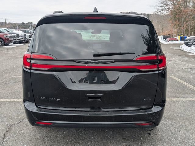 Used 2022 Chrysler Pacifica Touring-L w/ S Appearance Package image 6