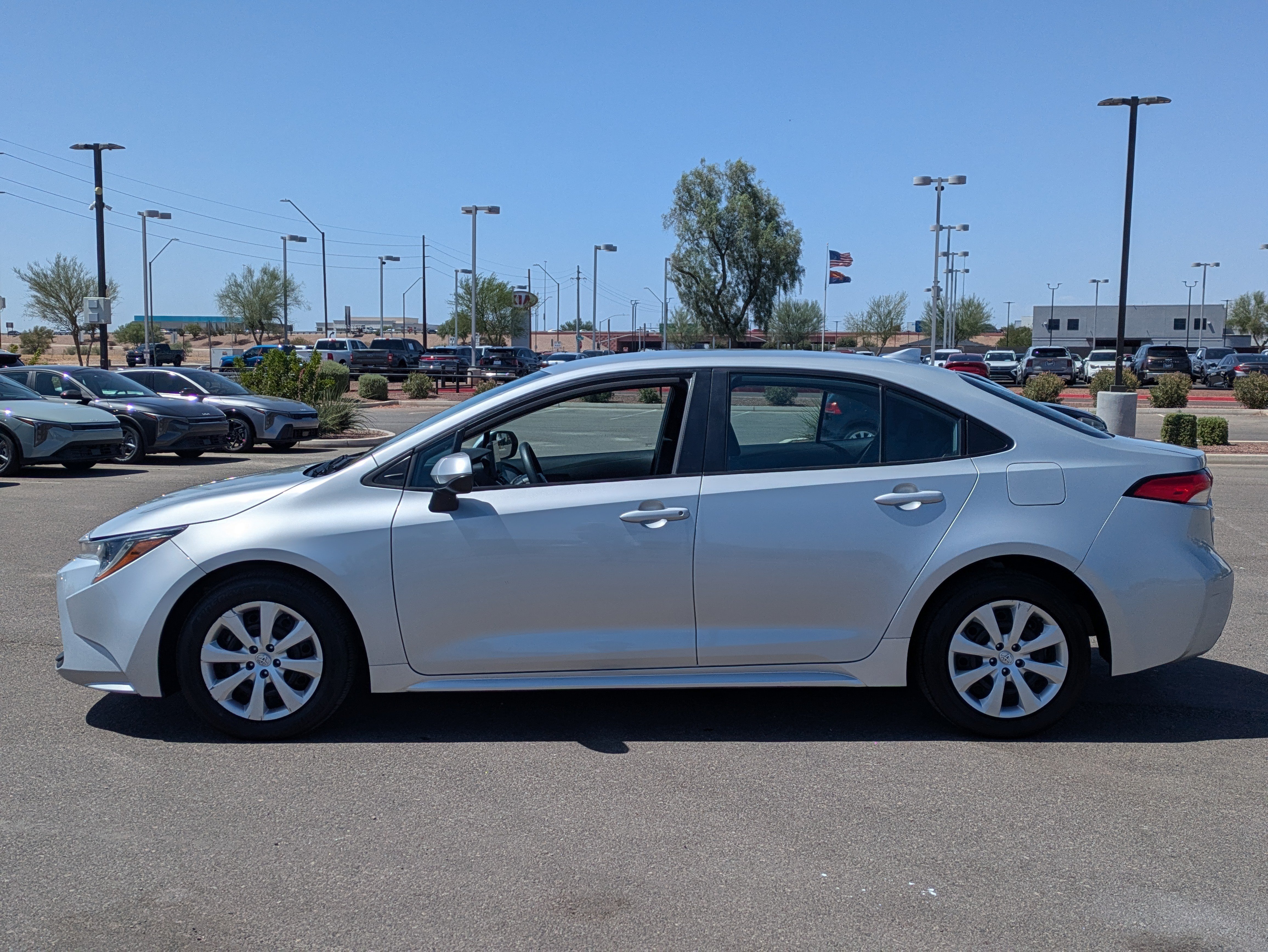 Used 2024 Toyota Corolla LE FWD image 2