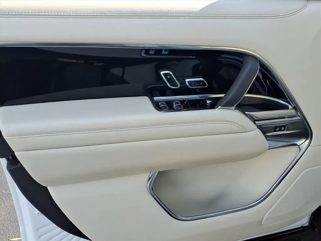 Used 2023 Land Rover Range Rover SE image 24