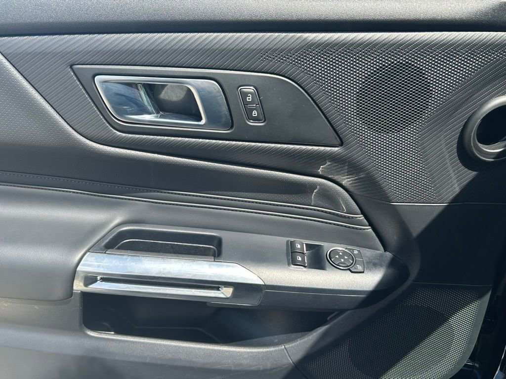 Used 2025 Ford Mustang Premium image 16