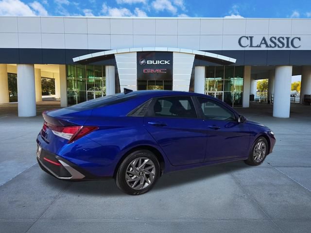 Used 2024 Hyundai Elantra SEL FWD image 8
