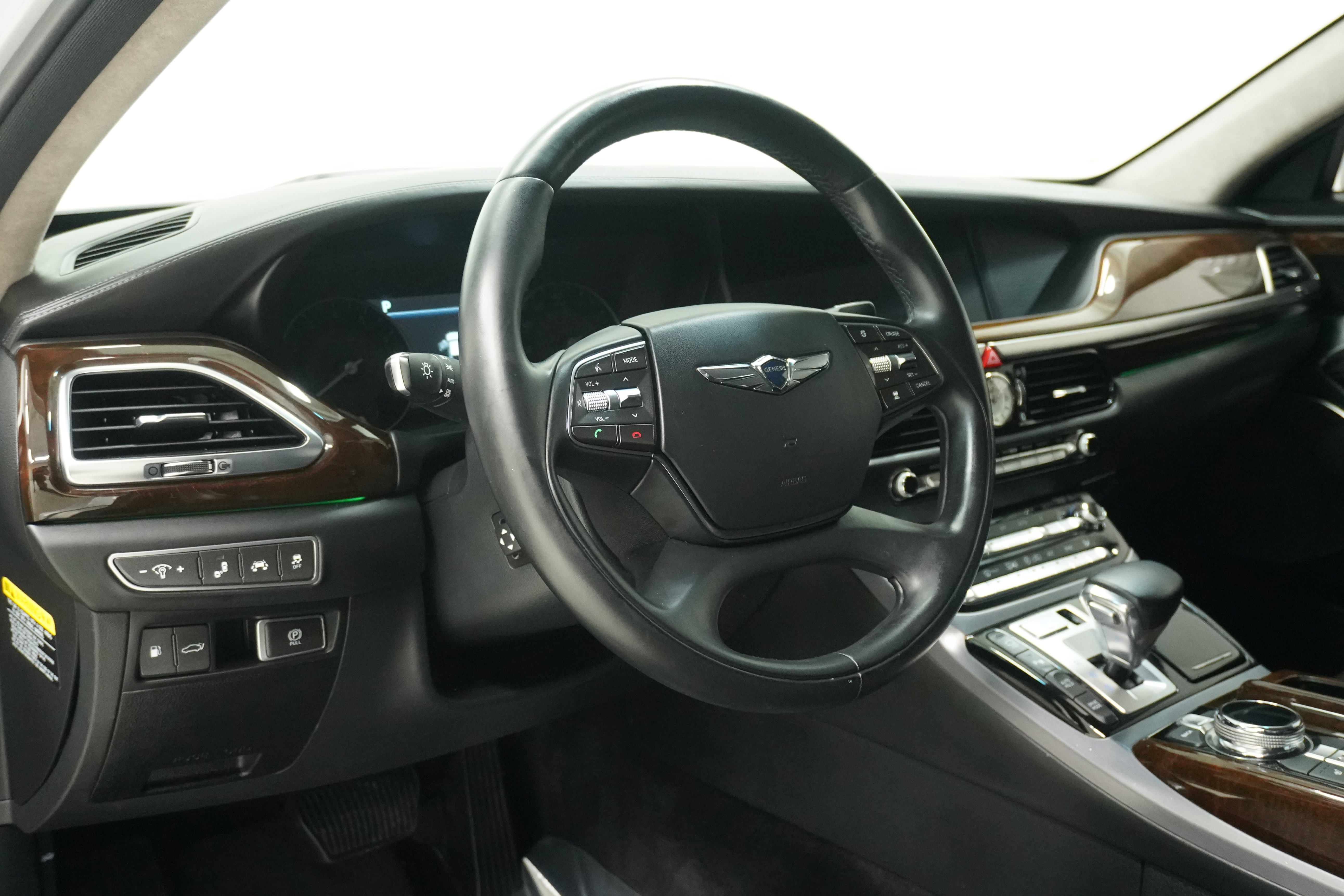 Used 2019 Genesis G90 3.3T Premium image 9